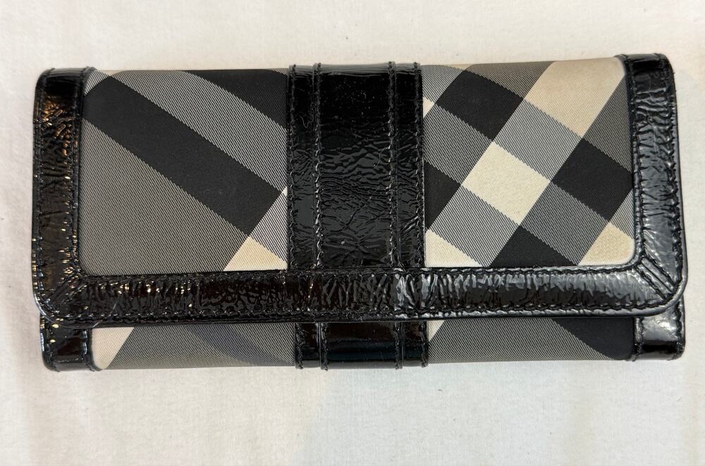 Authentic Burberry Beat Check Continental Wallet Black Patent Trim Nova Check